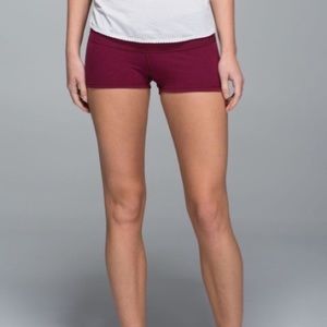 red lulu lemon boogie shorts sz 4